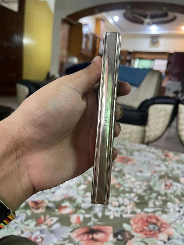 Samsung Galaxy Fold 4 0