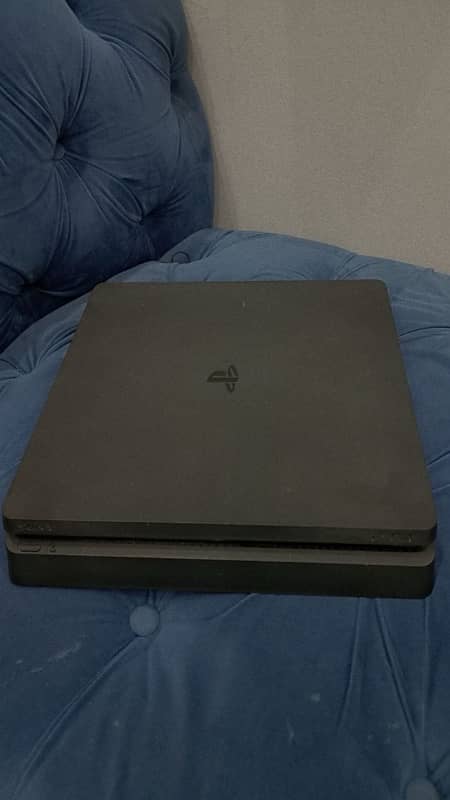 PS4 with 2 controllers 2