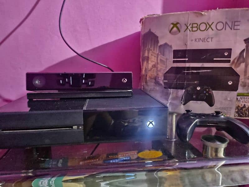 XBOX ONE 500 GB WITH KINECT CONTROLLER 4 CDS SEALED CONDITION 4