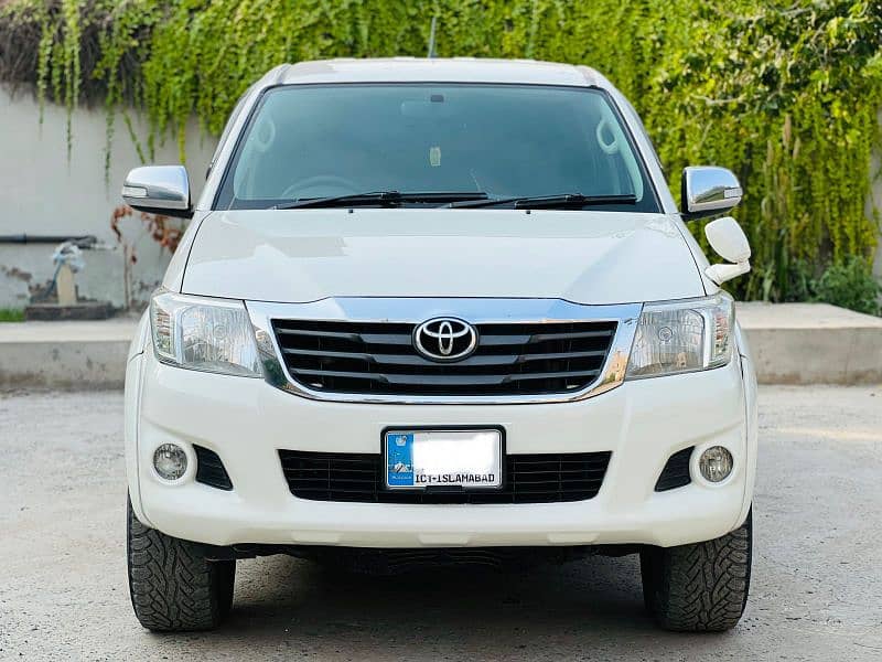 Toyota Hilux 2012 0