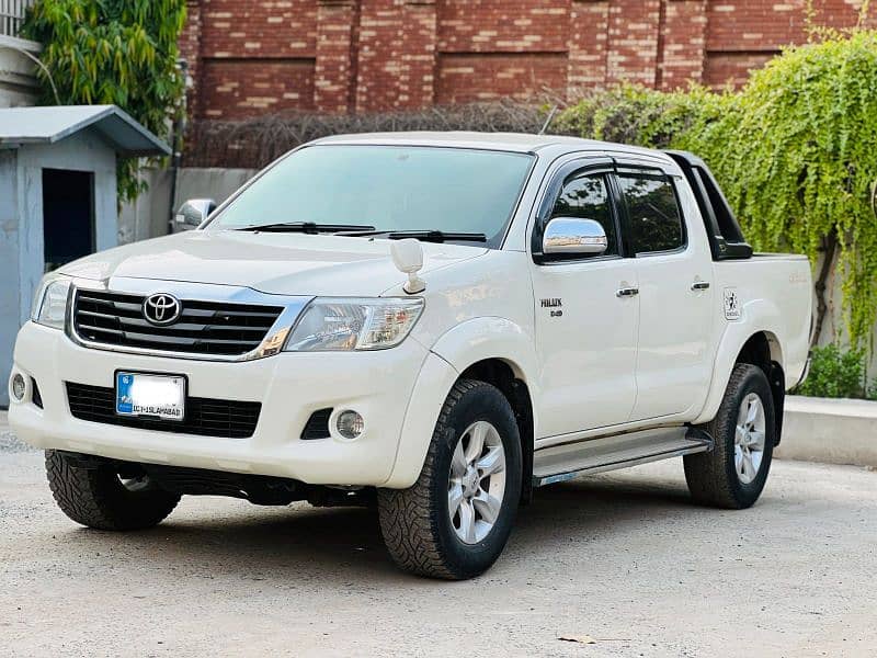 Toyota Hilux 2012 1