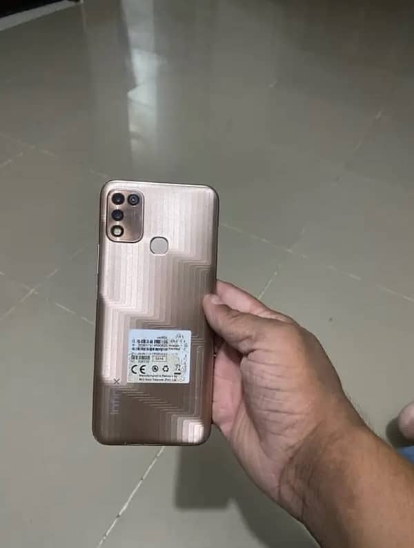 Infinix Hot 11 play pta aproved 0327/440/6880 call or watsapp any time 1