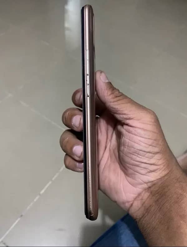 Infinix Hot 11 play pta aproved 0327/440/6880 call or watsapp any time 4