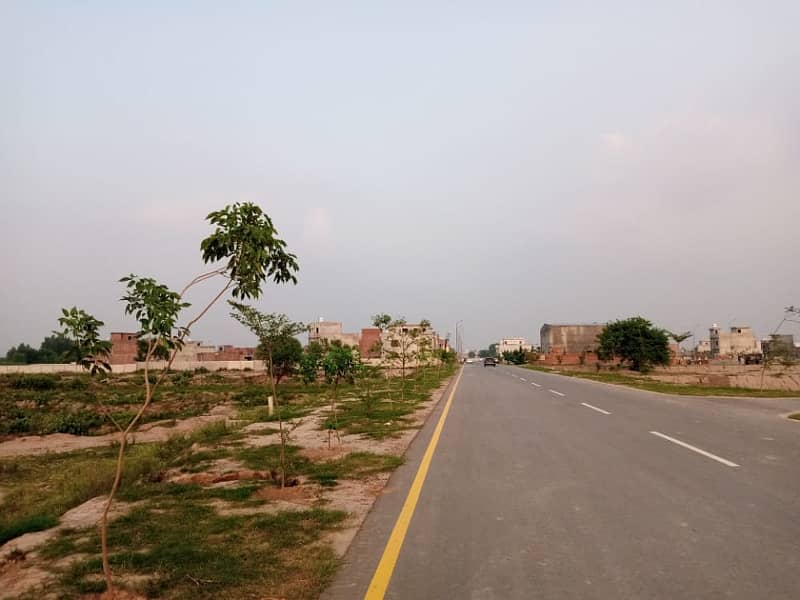 10 Marla Plot For Sale In Tulip Extention Block Park View City Lahore 2