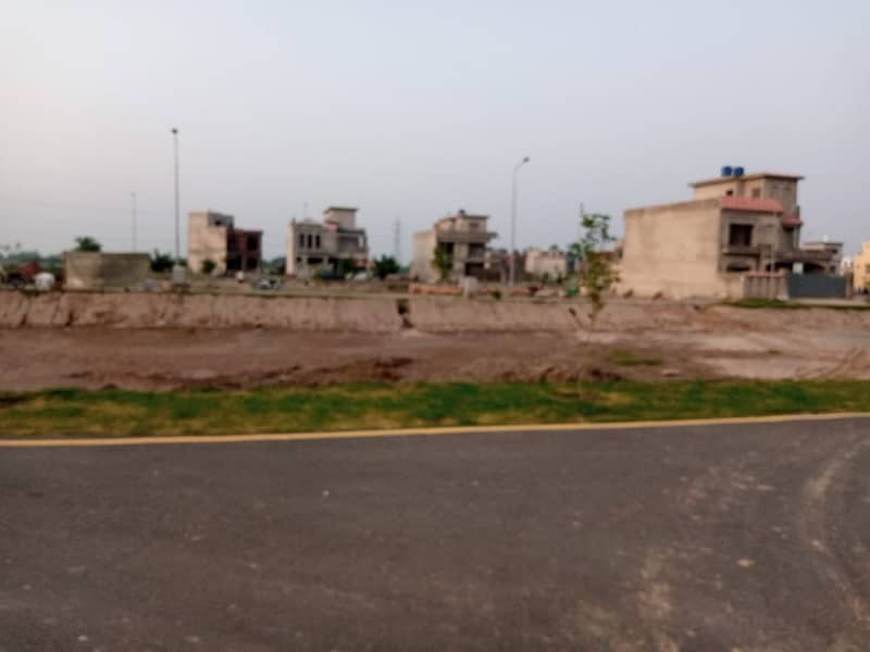 10 Marla Plot For Sale In Tulip Extention Block Park View City Lahore 12