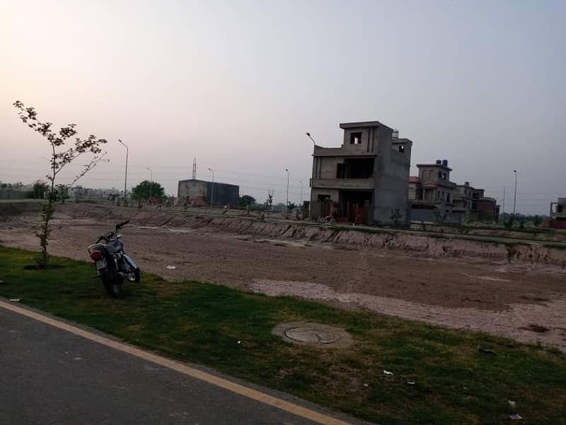 10 Marla Plot For Sale In Tulip Extention Block Park View City Lahore 18