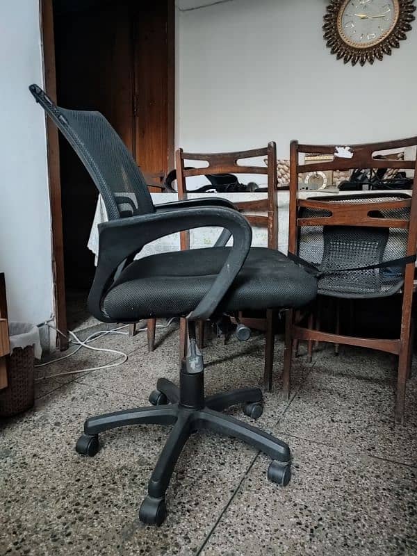 Personally Used Office chair for sale in 7/10 condition 1