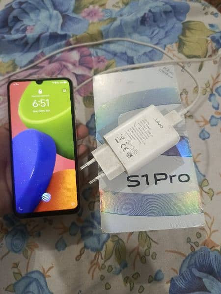 S1 pro 8+4  128 6