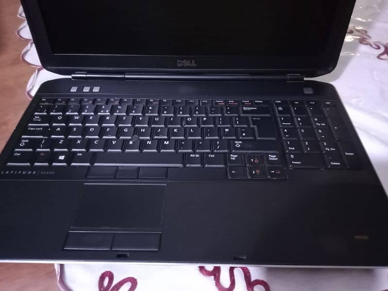 Dell Latitude e5520 core i5 2nd gen, metal body, numpad 8