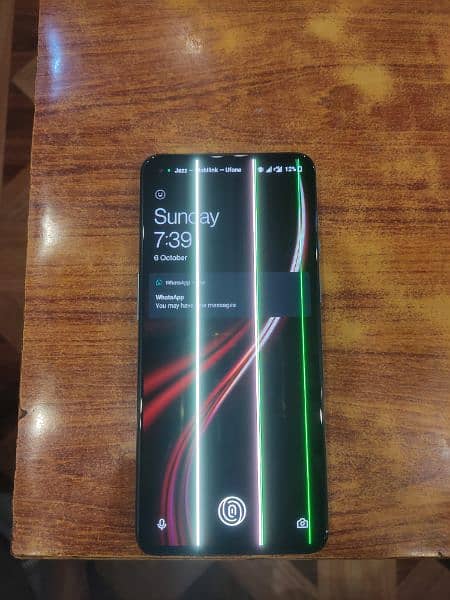 one plus 9 12/256gb for sale with line issue as seen in pictures 2