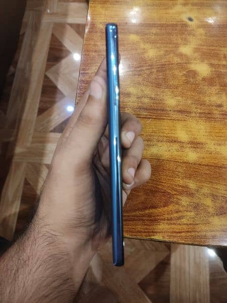 one plus 9 12/256gb for sale with line issue as seen in pictures 3