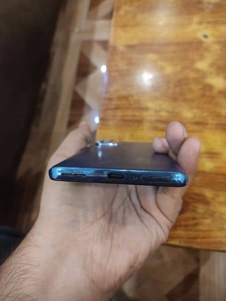 one plus 9 12/256gb for sale with line issue as seen in pictures 5