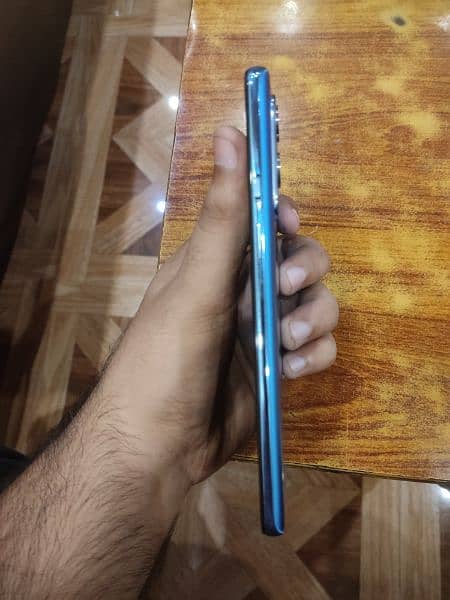 one plus 9 12/256gb for sale with line issue as seen in pictures 6