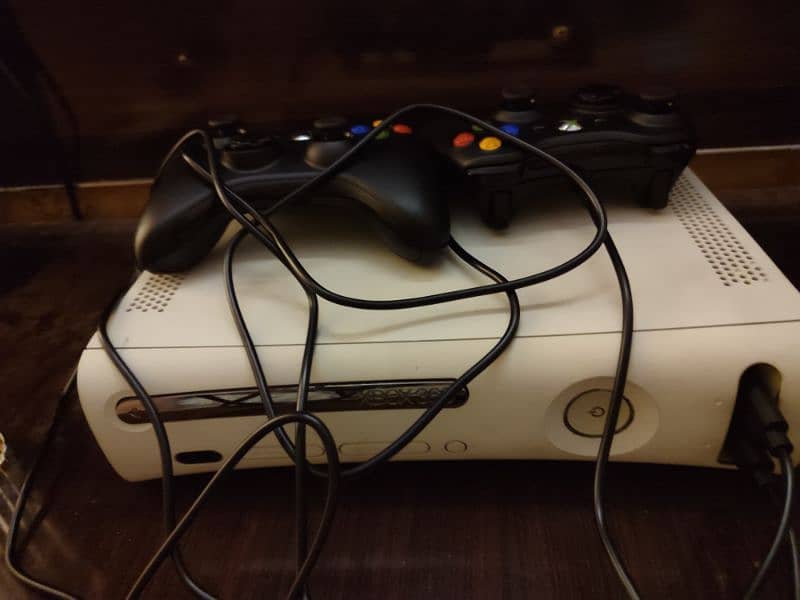 XBOX 360 with free 2 consols 1