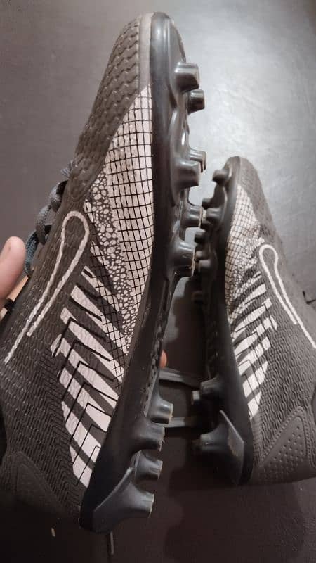 Football shoes (Studs) 5