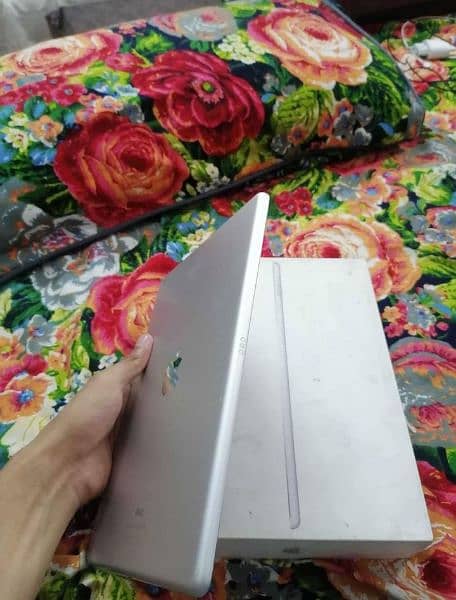 iPad Mini 5 new condition 2