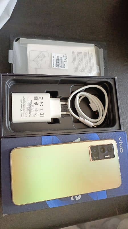 Vivo V23e 8/128GB with full box 2