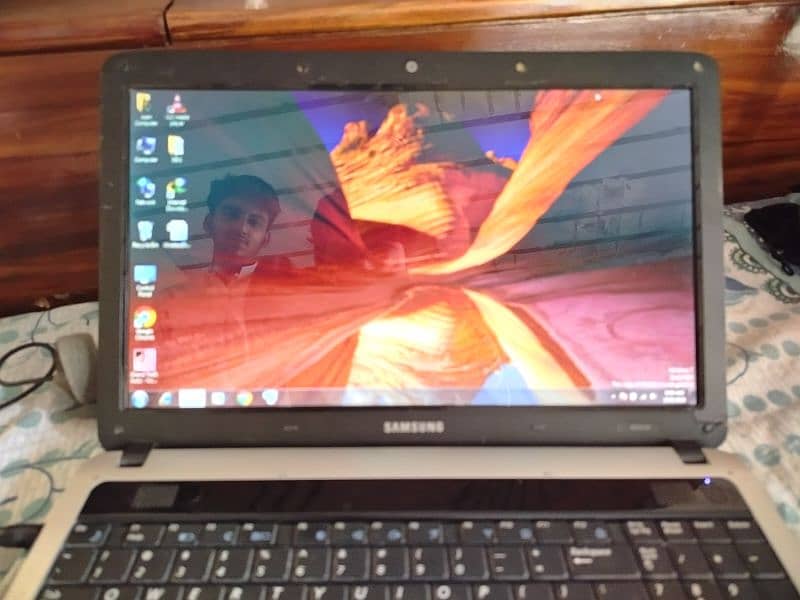 Samsung laptop 4 gb 278 gb 16 inches 1