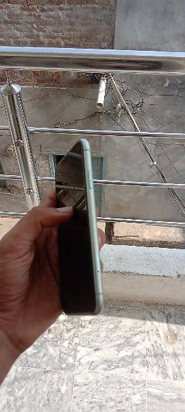 I fhone 11 non pta  just beak break all okay 03041879255 2