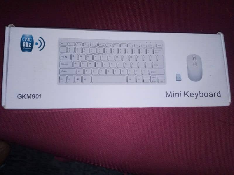 2.4 GHz mini keyboard and mouse 0