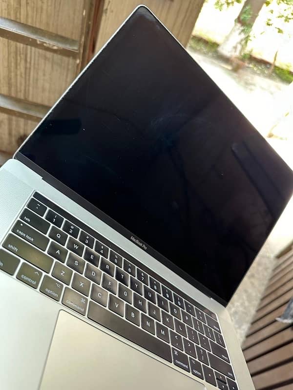 macbook pro 2017 3