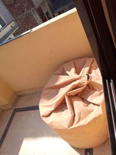 bean bag in very good condition just few months use