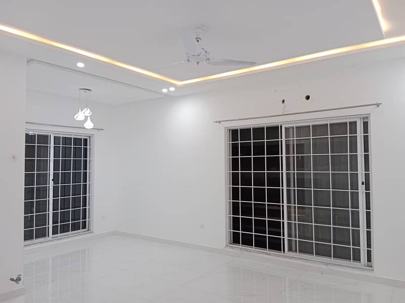 1 Kanal upper portion available of rent 15