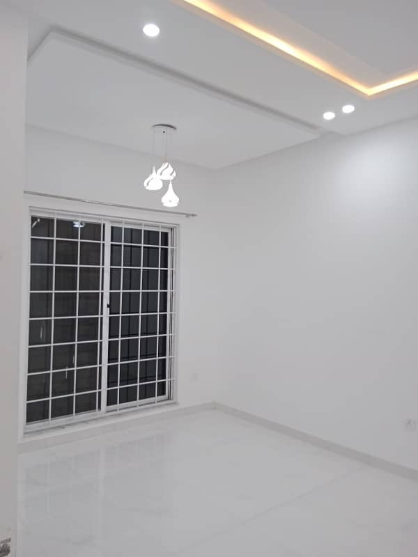 1 Kanal upper portion available of rent 16