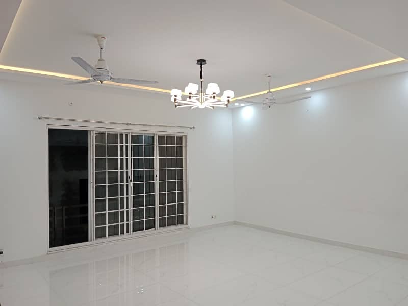 1 Kanal upper portion available of rent 21