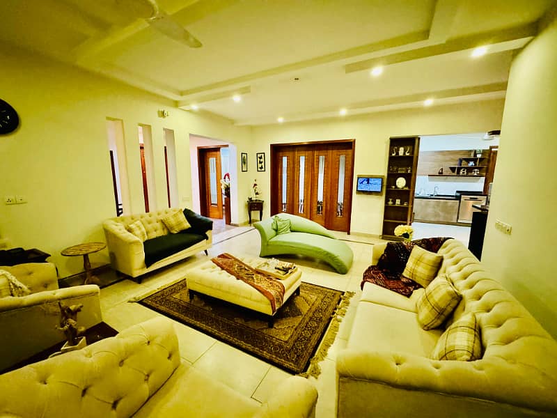 Luxury house Available on daily basis only for families 13