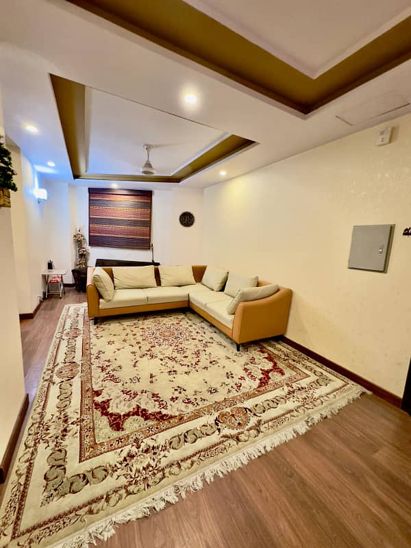 -3 Bedroom lavish apartment available on daily basis 21