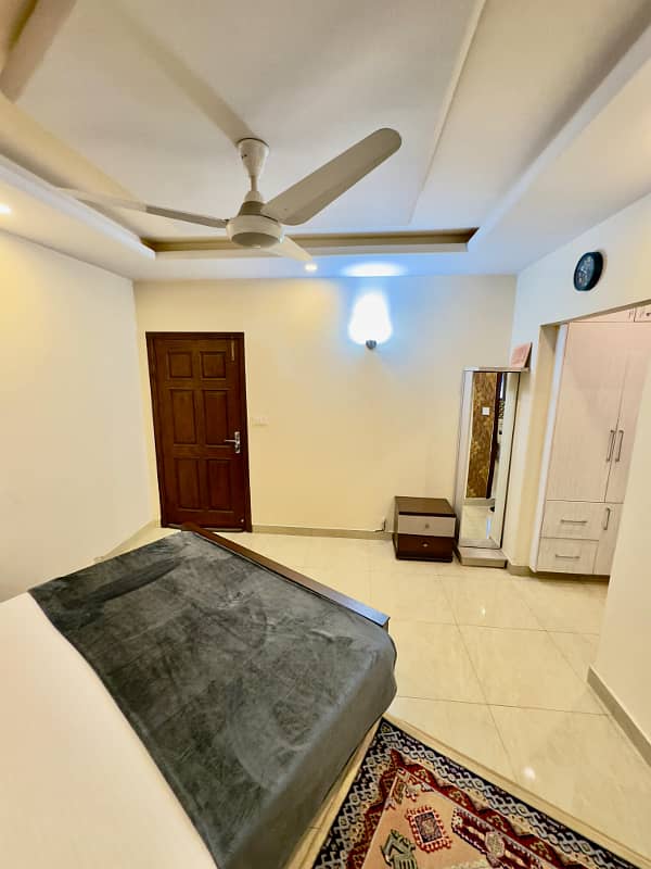 -3 Bedroom lavish apartment available on daily basis 28