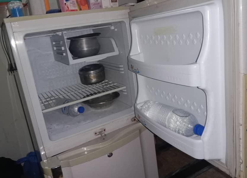 Medium size fridge 1