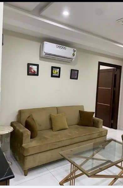 One bed luxury apartment for short stay like(3to4)hours in bahria town 5