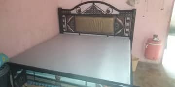 iron bed full size new and clean candaiton