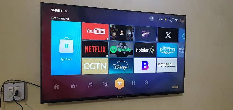 Multynet 43 inches borderless android led good condition 3