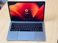 Macbook pro 2017 i7 8/256 0