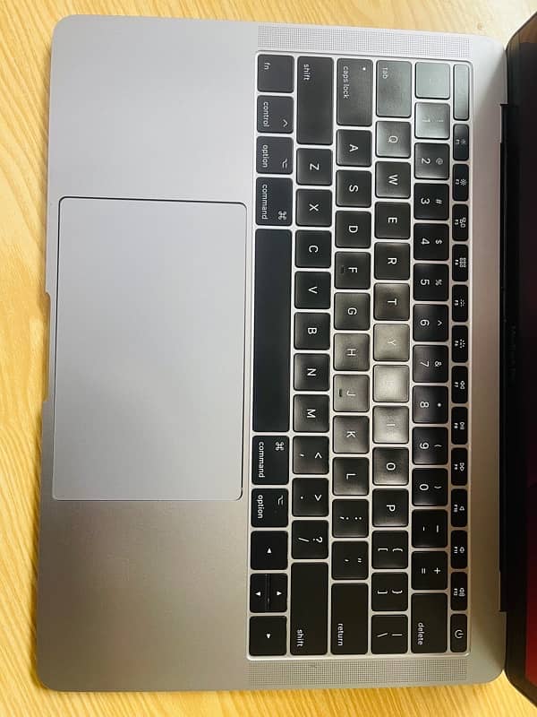 Macbook pro 2017 i7 8/256 1