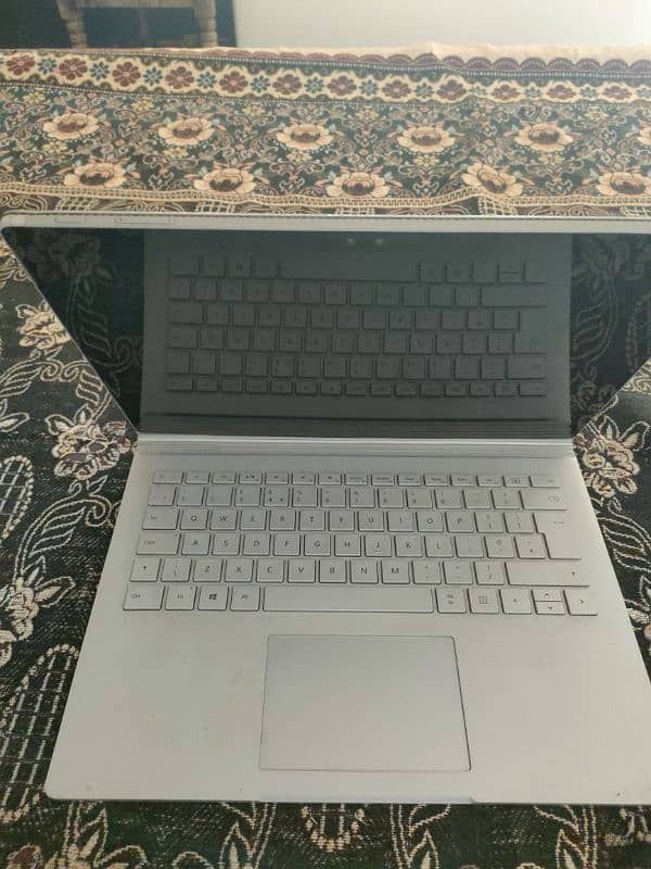 Microsoft surface Laptop. 0