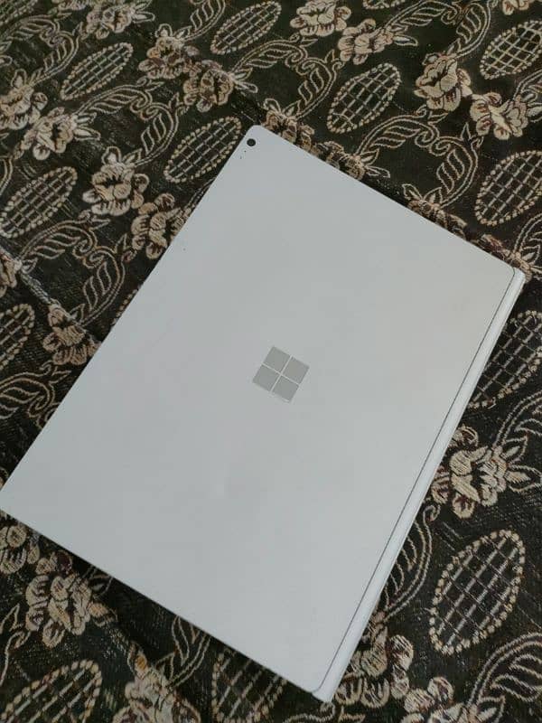 Microsoft surface Laptop. 9