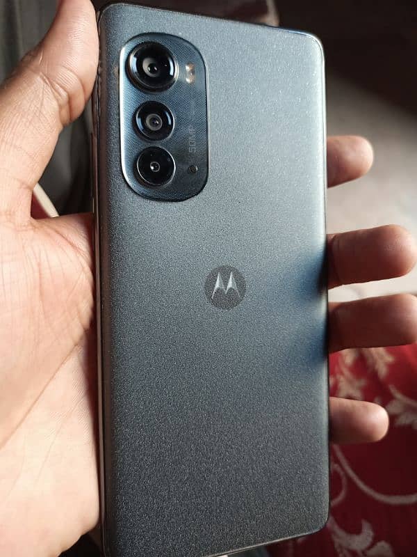 Motorola Edge 2022 3