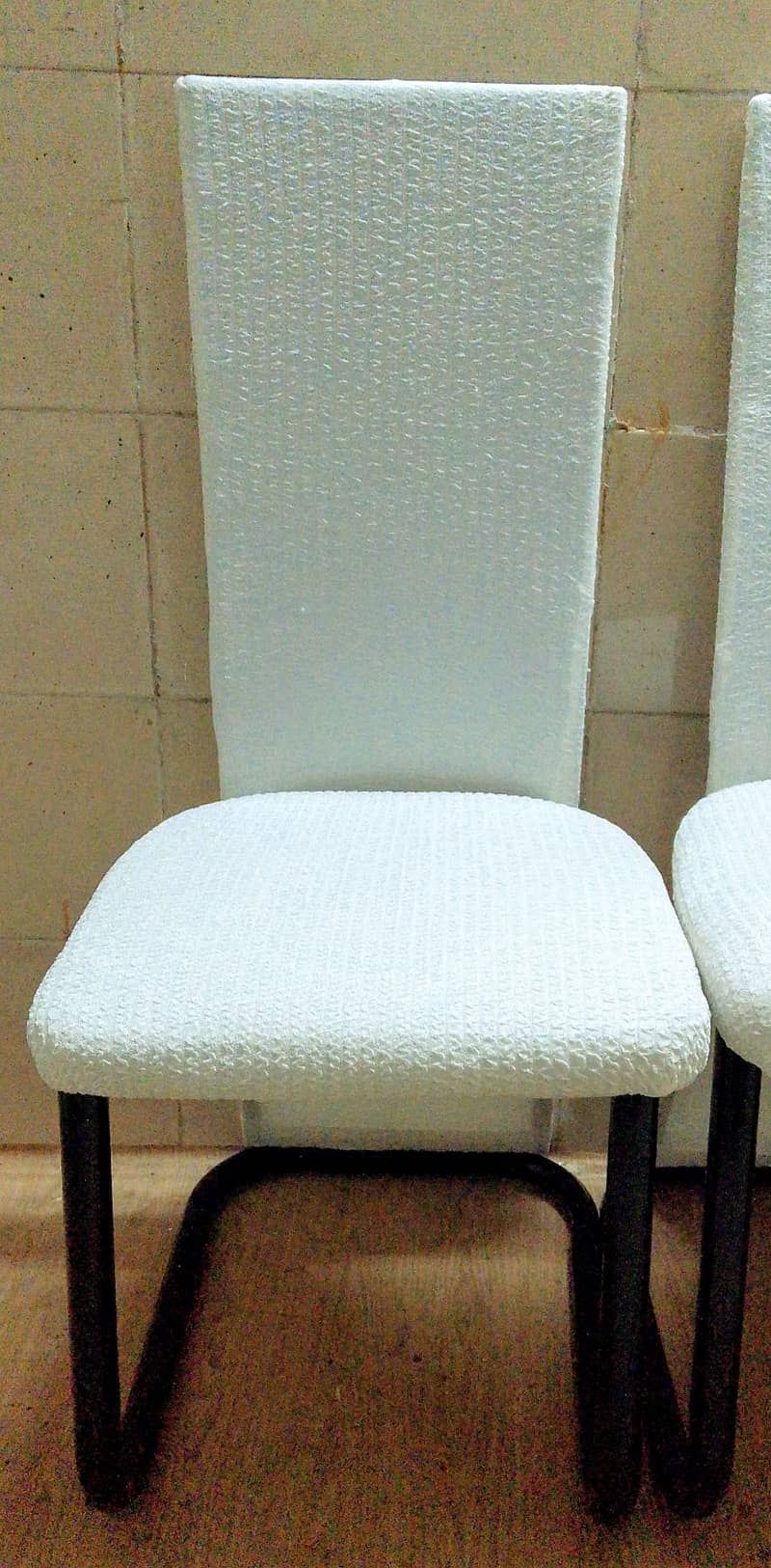 __4__ ELEGANT WHITE CHAIRS 2