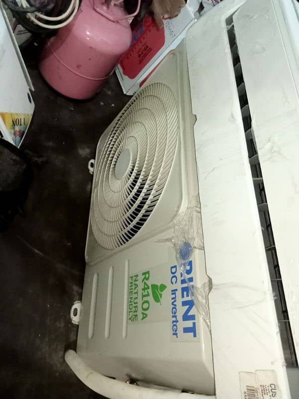 1 ton orient DC inverter ac for sale. running condition. complete saman 2