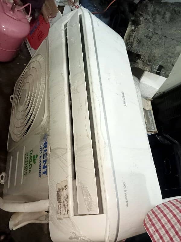 1 ton orient DC inverter ac for sale. running condition. complete saman 3