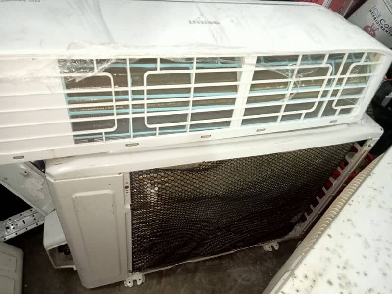 1 ton orient DC inverter ac for sale. running condition. complete saman 4