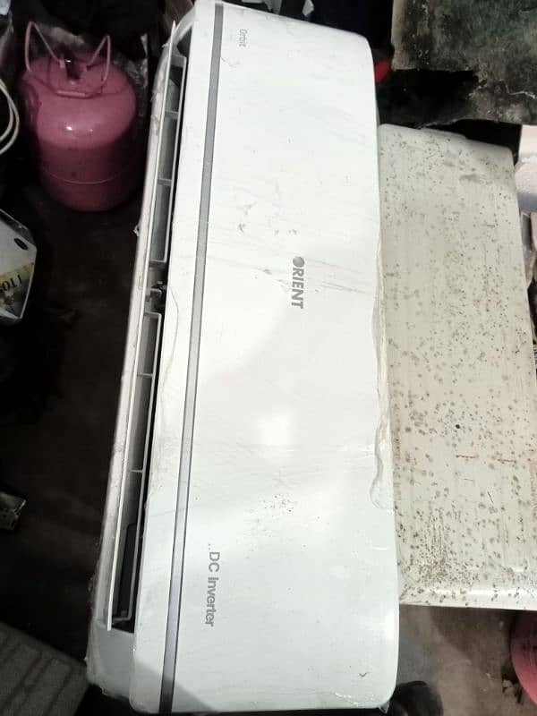 1 ton orient DC inverter ac for sale. running condition. complete saman 5