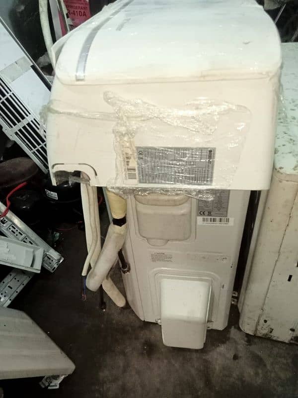 1 ton orient DC inverter ac for sale. running condition. complete saman 6