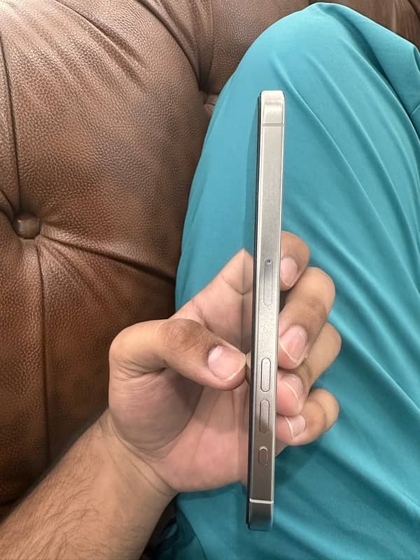 Iphone 15 pro max White Titanium 4