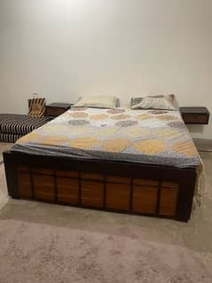 queen bed for sell