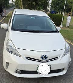 Toyota Prius Alpha 2012